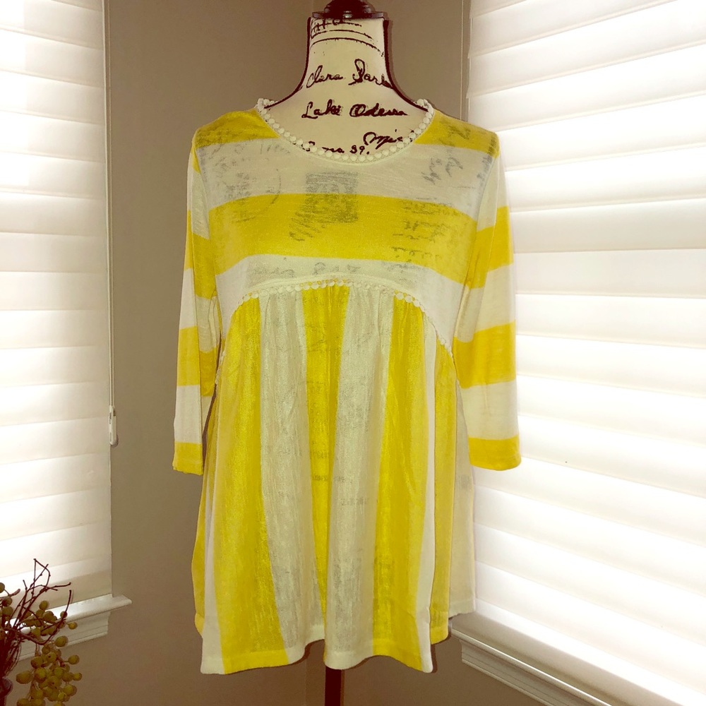 Yellow and white blouse 🌸🌺
